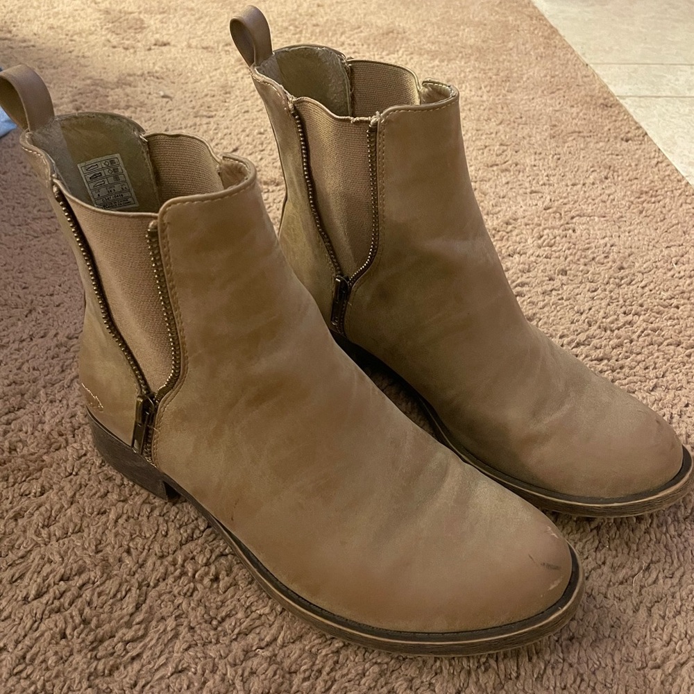 Rocket Dog Chelsea Boots